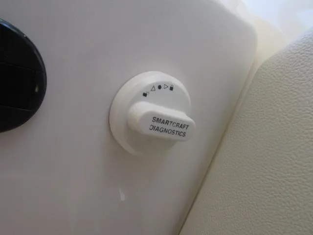 Slide: The Image of Sea Ray SLX 350 Outboard 2020 - 33