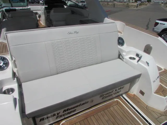 Slide: The Image of Sea Ray SLX 350 Outboard 2020 - 35