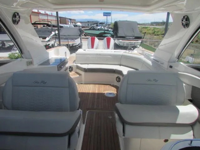Slide: The Image of Sea Ray SLX 350 Outboard 2020 - 38