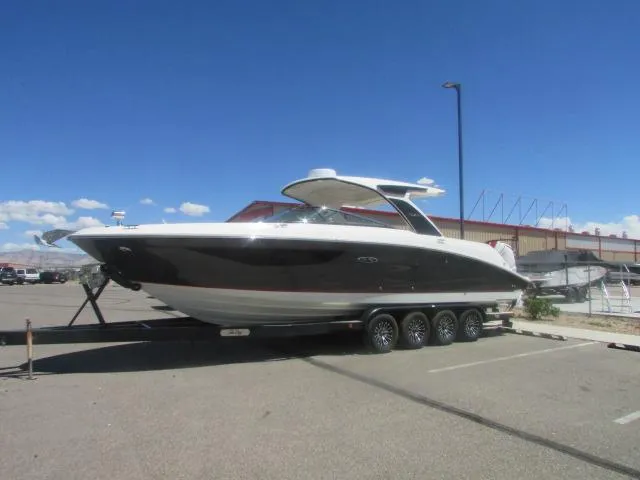 Slide: The Image of Sea Ray SLX 350 Outboard 2020 - 39