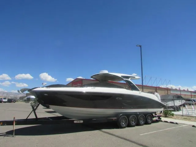 Slide: The Image of Sea Ray SLX 350 Outboard 2020 - 4