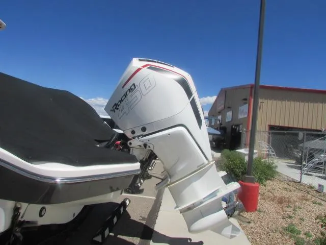 Slide: The Image of Sea Ray SLX 350 Outboard 2020 - 5