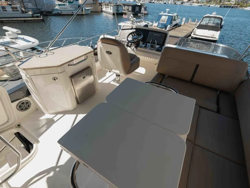 Slide: The Image of Sea Ray 400 Fly 2016 - 13