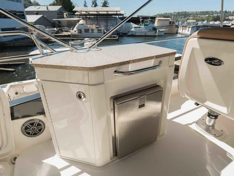 Slide: The Image of Sea Ray 400 Fly 2016 - 14