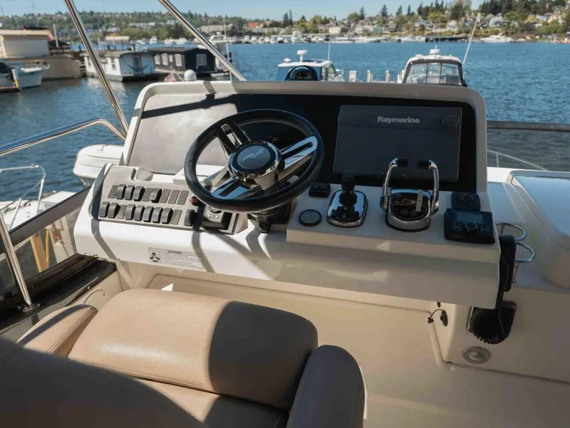 Slide: The Image of Sea Ray 400 Fly 2016 - 15