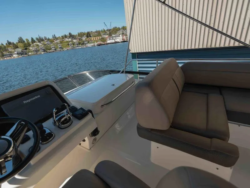 Slide: The Image of Sea Ray 400 Fly 2016 - 16