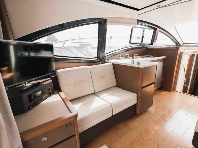 Slide: The Image of Sea Ray 400 Fly 2016 - 20