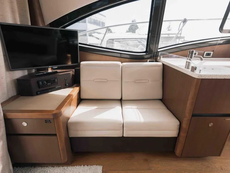 Slide: The Image of Sea Ray 400 Fly 2016 - 21