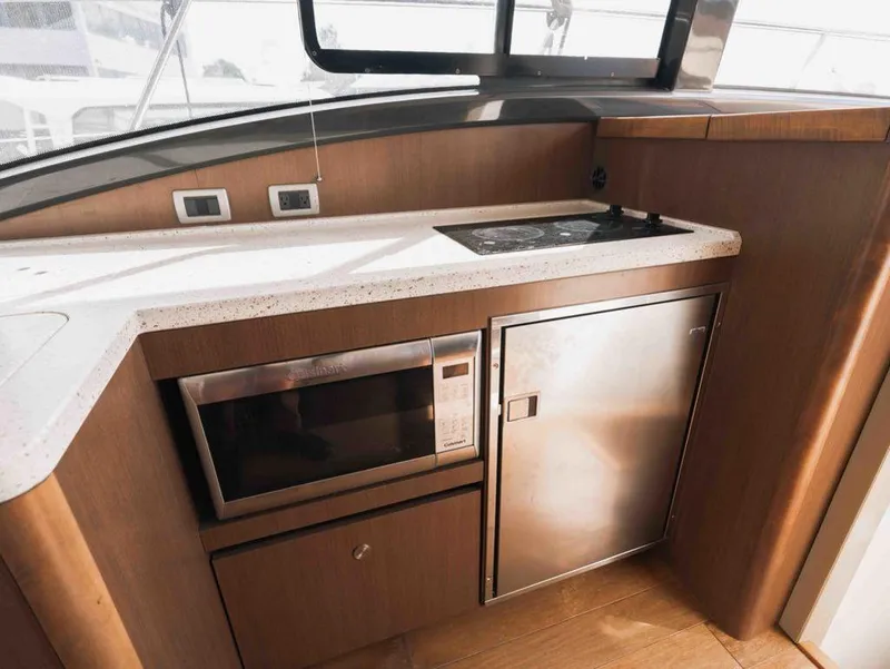 Slide: The Image of Sea Ray 400 Fly 2016 - 22