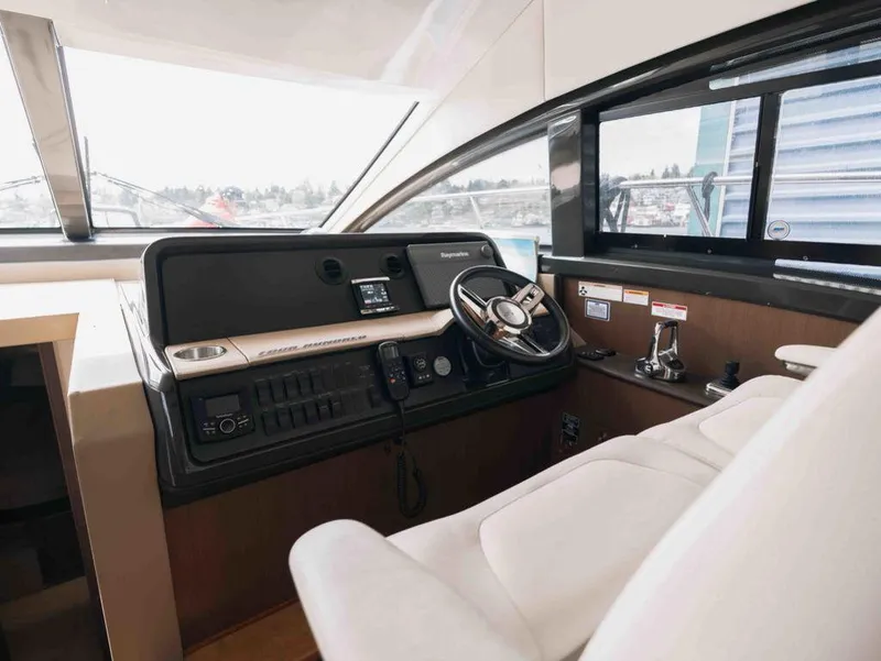 Slide: The Image of Sea Ray 400 Fly 2016 - 23