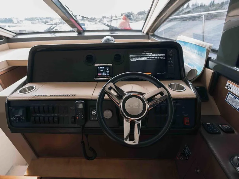 Slide: The Image of Sea Ray 400 Fly 2016 - 24