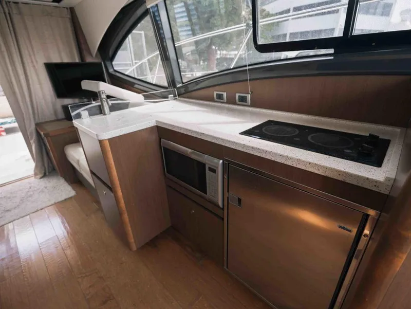 Slide: The Image of Sea Ray 400 Fly 2016 - 26