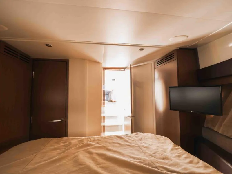 Slide: The Image of Sea Ray 400 Fly 2016 - 29