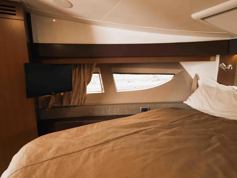 Slide: The Image of Sea Ray 400 Fly 2016 - 30