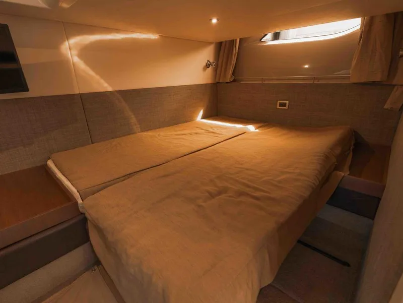 Slide: The Image of Sea Ray 400 Fly 2016 - 33