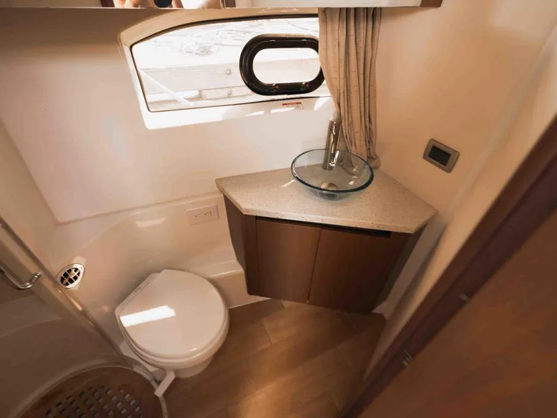 Slide: The Image of Sea Ray 400 Fly 2016 - 35