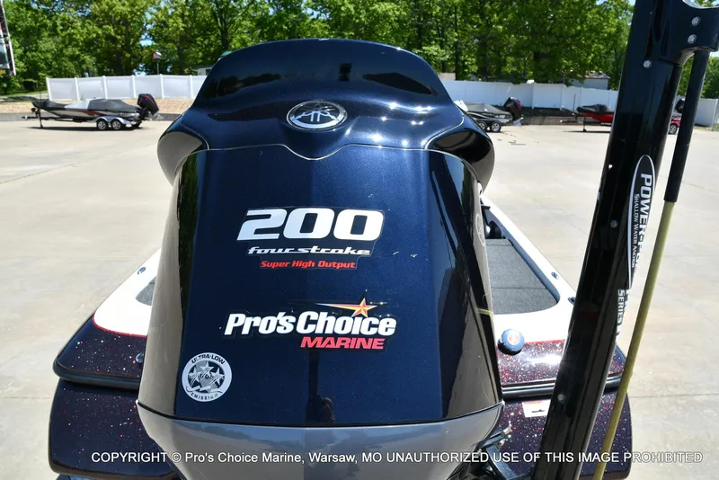 Slide: The Image of 2013 Skeeter ZX200 boat with 200 horsepower four-stroke engine, Pro's Choice Marine branding. - 18