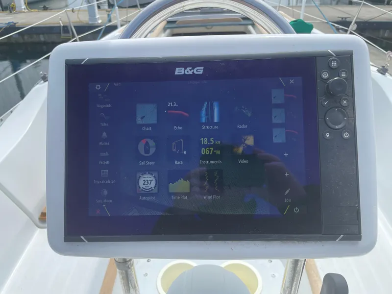 Slide: The Image of B&G navigation system on a 2000 Beneteau Oceanis 321 sailboat. - 29
