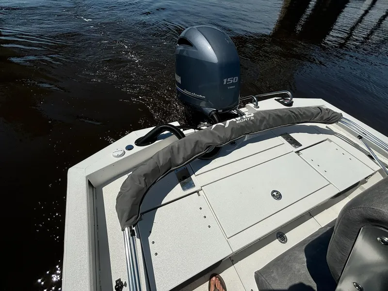 Slide: The Image of Avid 21 Fusion 2023 boat with Yamaha 150 engine on water. - 8