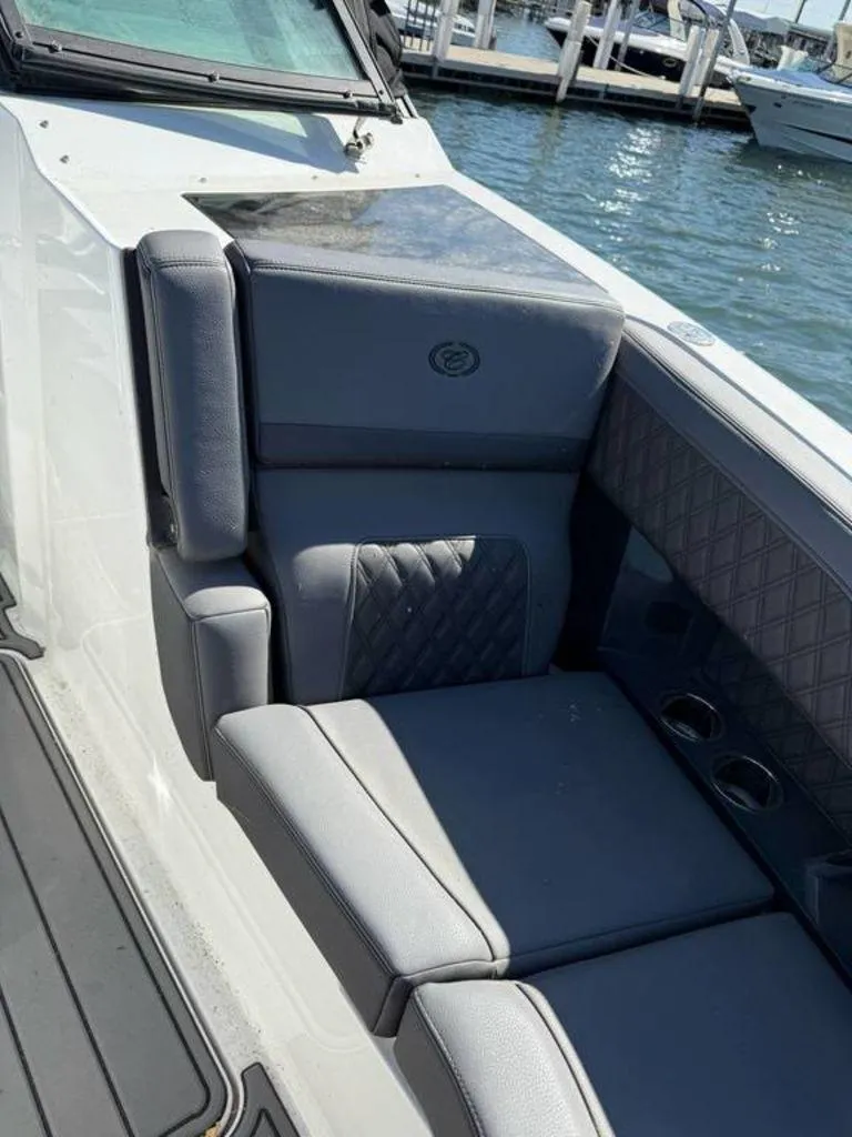 Slide: The Image of Cobalt R33 2023 - 10