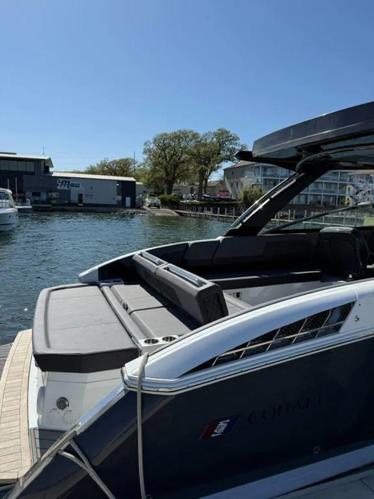 Slide: The Image of Cobalt R33 2023 - 11