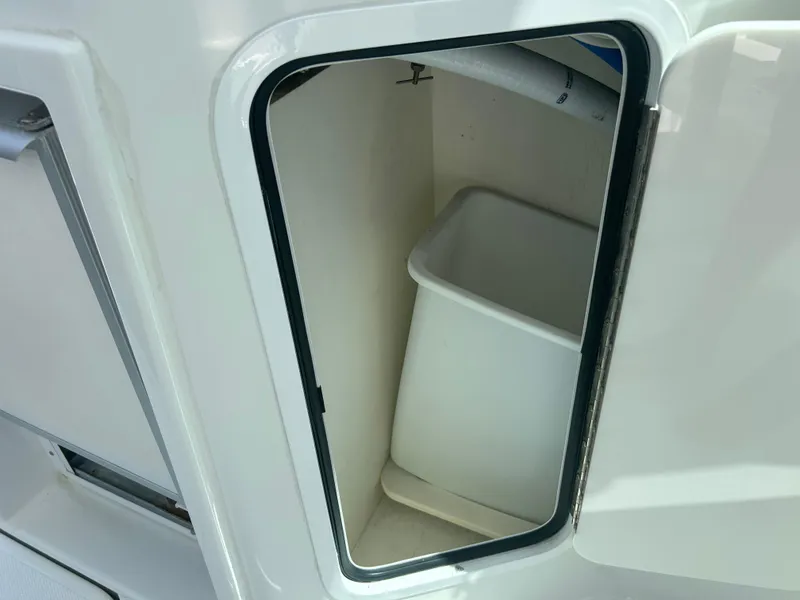 Slide: The Image of Cruisers Yachts 390 Sports Coupe 2009 - 52