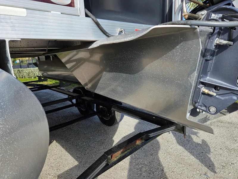 Slide: The Image of 2019 Bennington 20 SX pontoon boat underside and motor detail. - 17