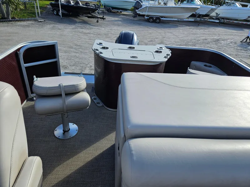 Slide: The Image of 2019 Bennington 20 SX pontoon boat interior with seating and helm. - 7