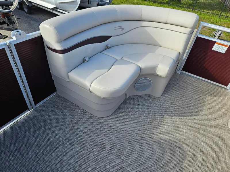 Slide: The Image of 2019 Bennington 20 SX pontoon boat with plush seating and carpeted deck. - 9