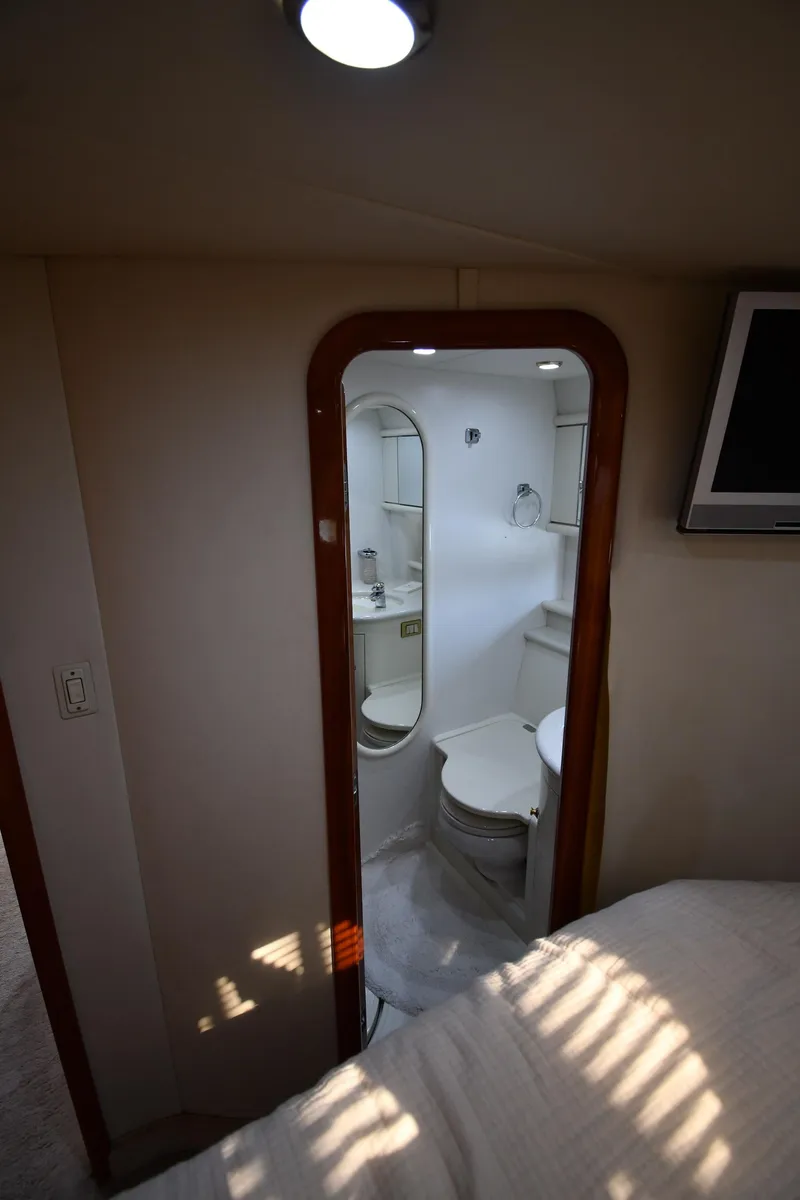 Slide: The Image of Interior view of 1996 Sunseeker Camargue 51 yacht bathroom. - 40