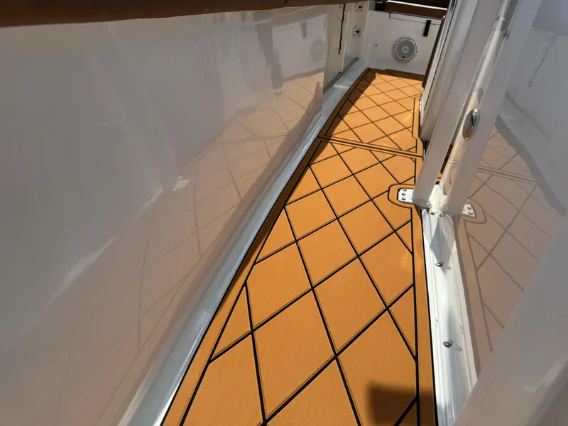 Slide: The Image of Sea Hunt Ultra 234 2022 - 104