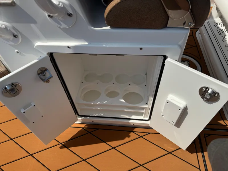 Slide: The Image of Sea Hunt Ultra 234 2022 - 105