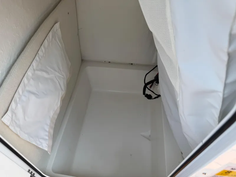 Slide: The Image of Sea Hunt Ultra 234 2022 - 60