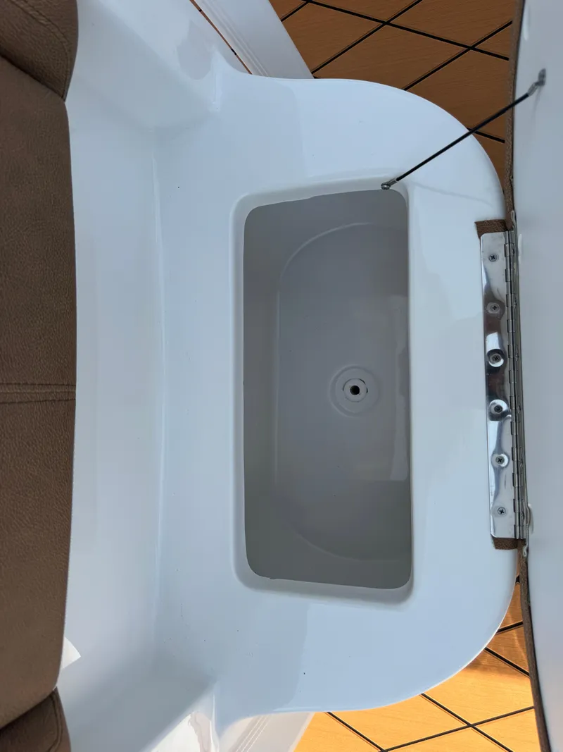 Slide: The Image of Sea Hunt Ultra 234 2022 - 65