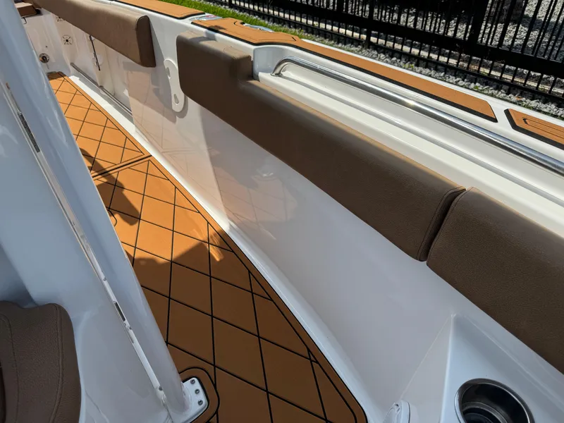 Slide: The Image of Sea Hunt Ultra 234 2022 - 67