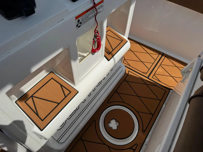 Slide: The Image of Sea Hunt Ultra 234 2022 - 93