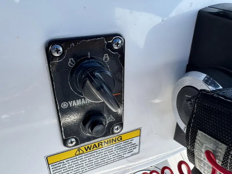 Slide: The Image of Yamaha ignition switch on 2019 Sea Fox 206 Commander boat with warning label. - 31
