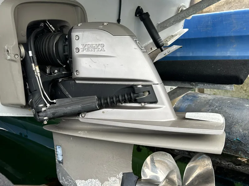 Slide: The Image of Interior of a 1995 Almar 26 Sounder boat with communication equipment and clock. - 21