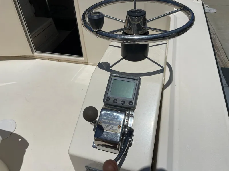 Slide: The Image of Steering console of a 2008 Parker 2520 XL Sport Cabin boat. - 13