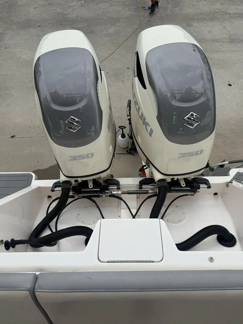 Slide: The Image of 2007 Intrepid 35 Walkaround with twin Suzuki 350 outboard engines, top view. - 21