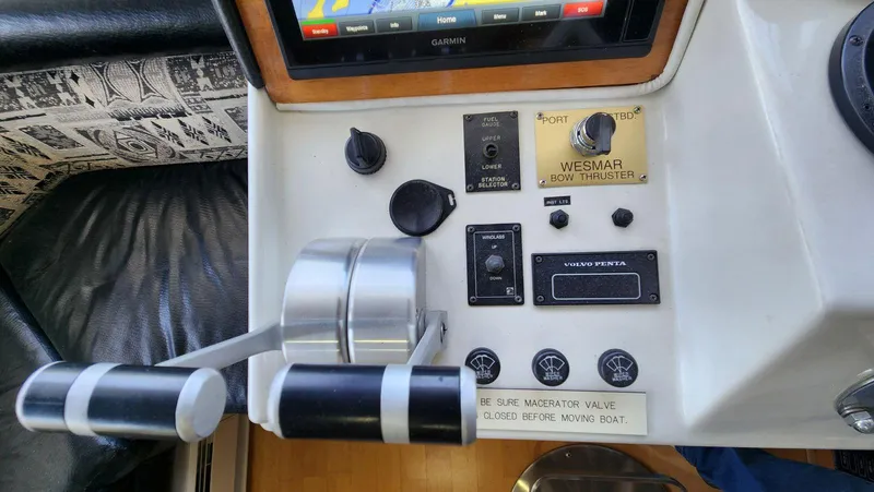 Slide: The Image of Navigator 5300 1998 - 30