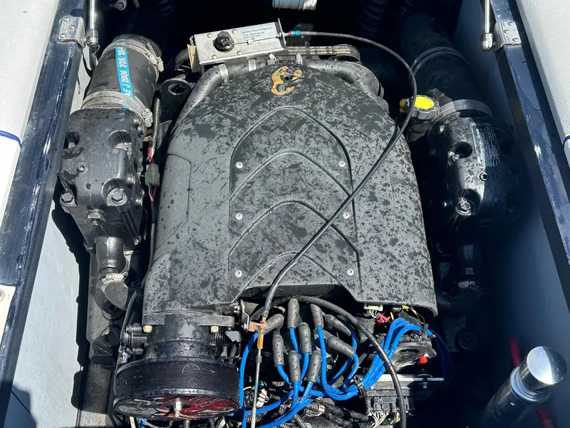 Slide: The Image of Engine of 2006 Calabria Boats Wakeboard Boat Cal-Air Pro-V, detailed view. - 10