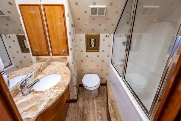 Slide: The Image of Hatteras 64 Motor Yacht 2006 - 54