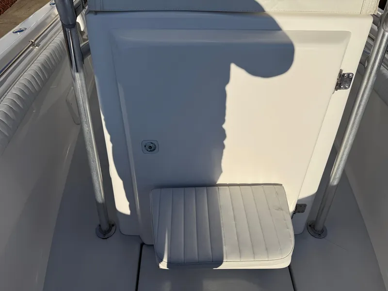 Slide: The Image of 2001 Silverhawk 24 Center Console boat interior with seating and storage compartment. - 32