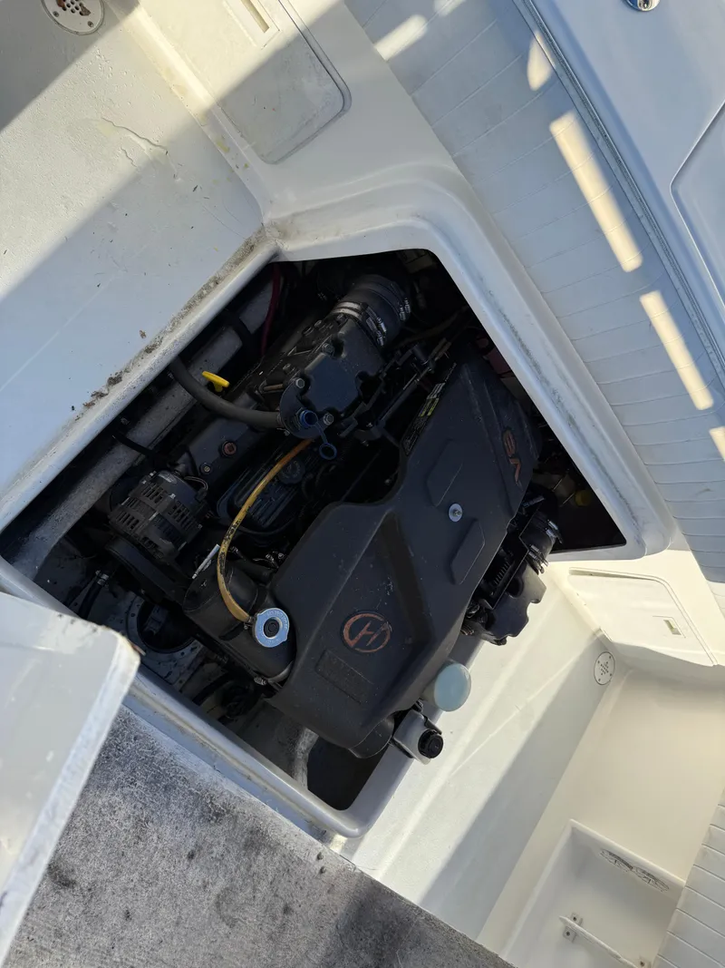 Slide: The Image of Engine compartment of a 2001 Silverhawk 24 Center Console boat. - 38