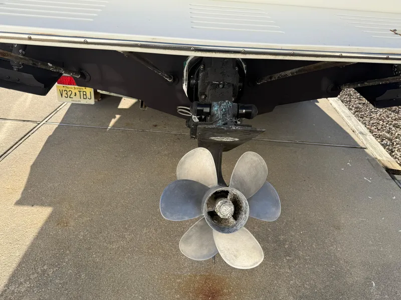 Slide: The Image of 2001 Silverhawk 24 Center Console boat propeller and stern view. - 7