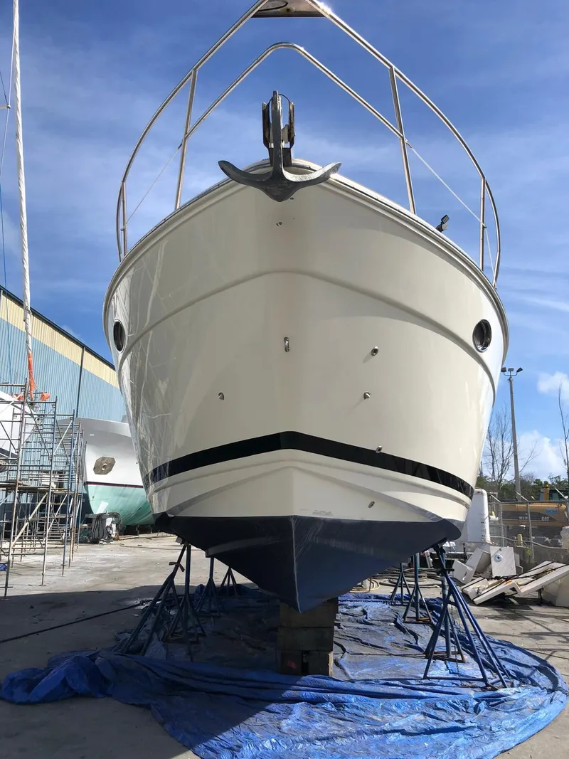 Slide: The Image of 2005 Rinker Fiesta Vee 410 boat on stands, viewed from the front. - 2