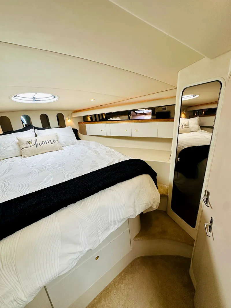 Slide: The Image of Cruisers Yachts 4270 Esprit 1997 - 14