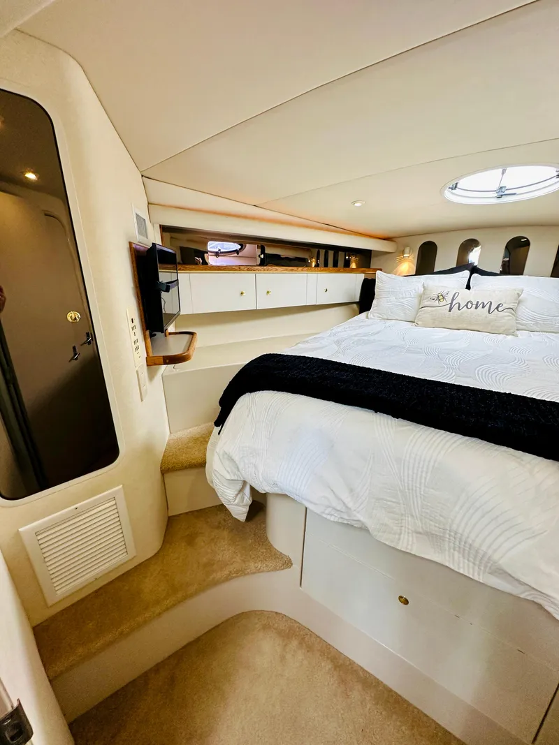 Slide: The Image of Cruisers Yachts 4270 Esprit 1997 - 15