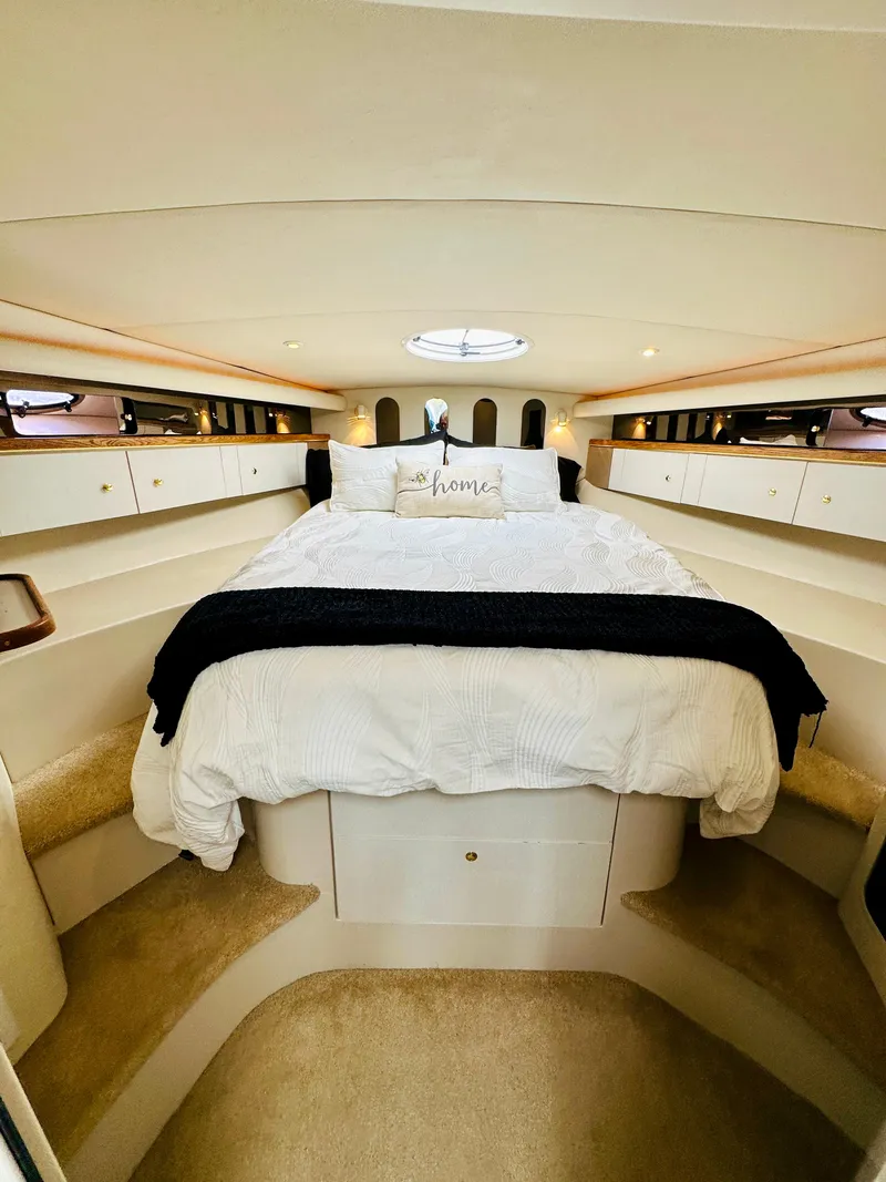 Slide: The Image of Cruisers Yachts 4270 Esprit 1997 - 16